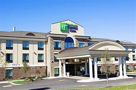 hotels near austintown ohio.